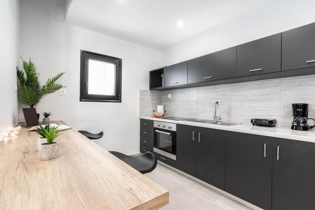 Garden Of Eden In Koukaki Apartment เอเธนส์ ภายนอก รูปภาพ